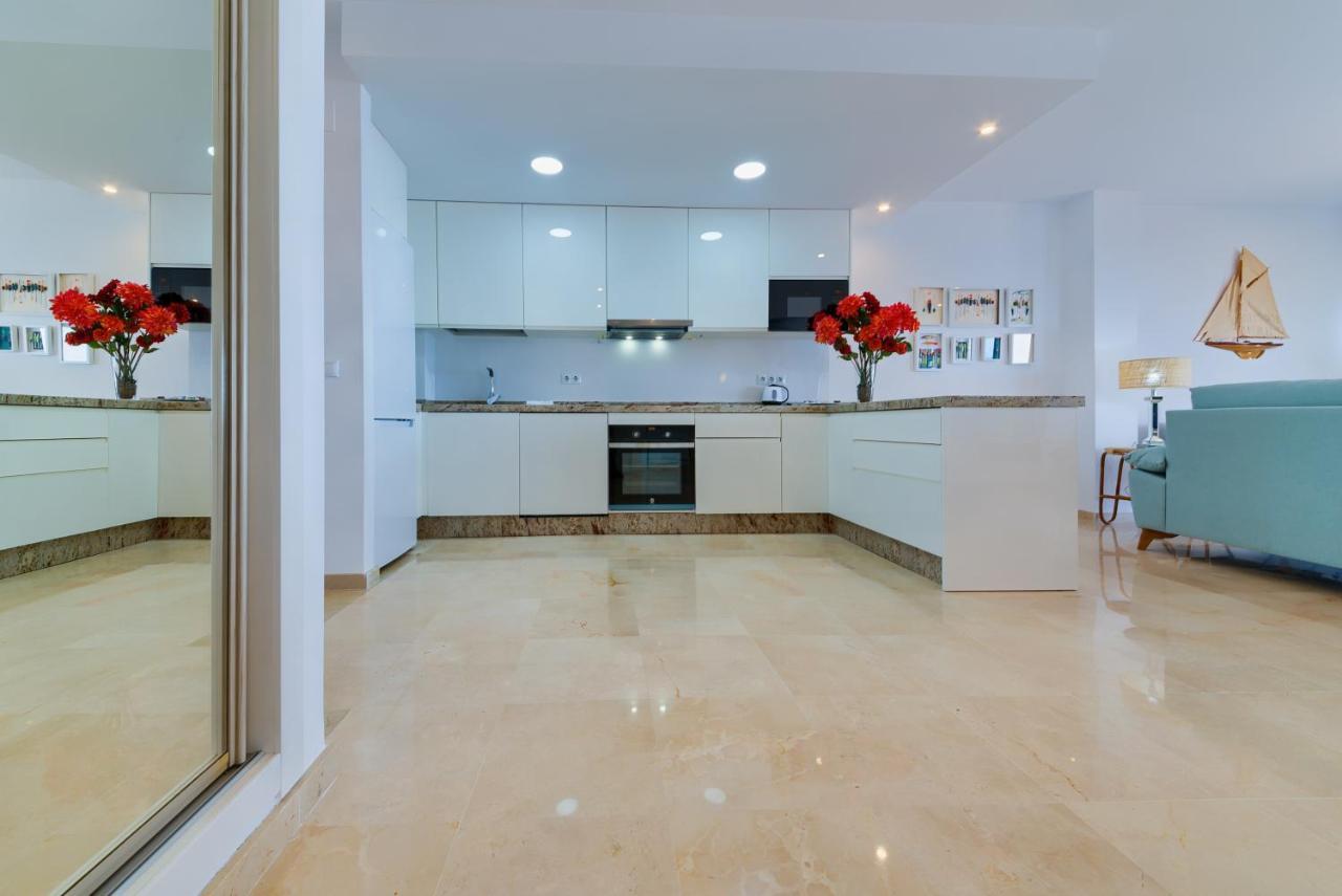 Holidays2Fuengirola Duplex With Stunning Sea View, Terraces,1St Line Beside Port Exterior foto